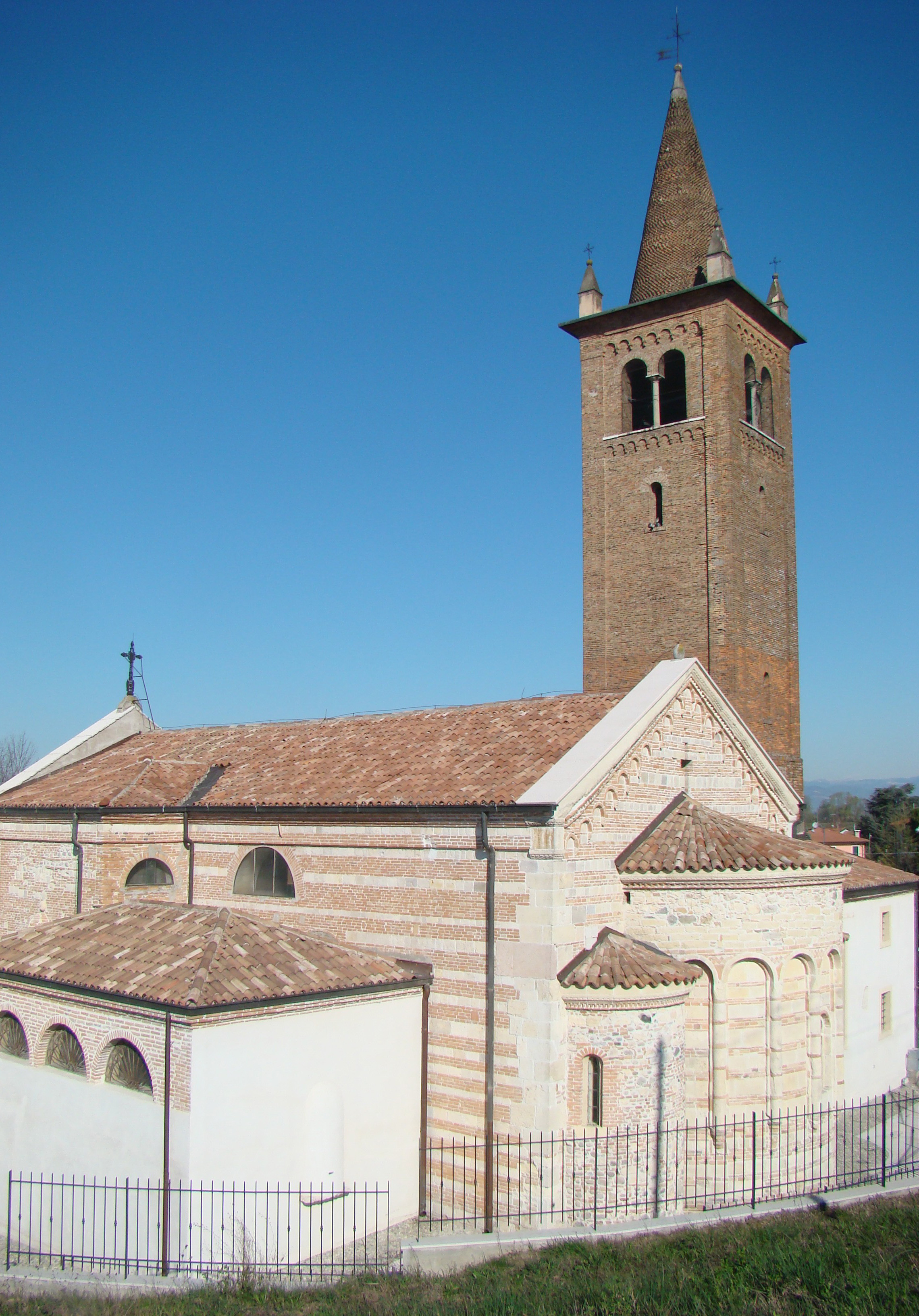 Церковь в Ронко-алл'Адидже постройки 12-ого века